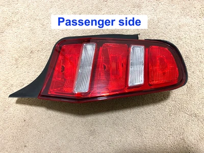 2010-2012 Ford Mustang Passenger Right Side Tail Light Taillight Lens Lamp OEM Foto 1 de 4