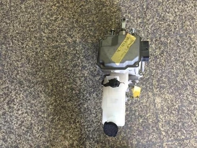 Cilindro maestro de freno Nissan Leaf_ 2013 ZAA-AZE0 [usado] [PA101537313] Foto 1 de 3