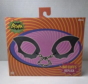 NECA 1966 Batman Classic TV Ser Pipistrello Manette Prop Replica 2023 Cosplay - Foto 1 di 2
