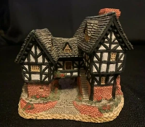 Vintage 1981 David Winter TUDOR MANOR HOUSE Cottage Figurine The Main Collection - Picture 1 of 8