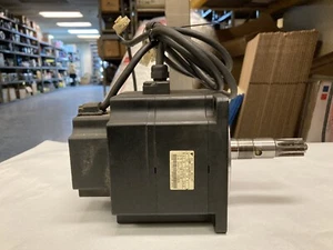 Yaskawa,SGMP-08AWYR33,Servo Motor 3000 r/min - Picture 1 of 5
