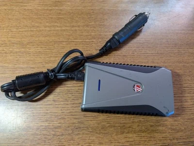 Cargador inversor de potencia delgado Targus APV10US1 automático/aire 100 W Foto 1 de 2