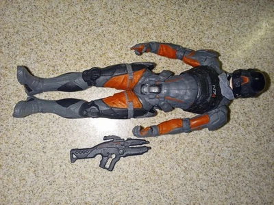 Boneco de ação McFarlane Toys Mass Effect Andromeda 7" Scott Ryder - Arma e base - Imagem 1 de 2