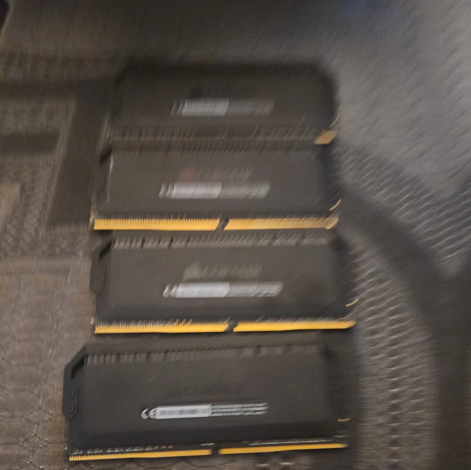 Corsair Dominator Platinum RGB 32GB (4x8GB) DDR4 3200MHz CL16 - Image 1 of 2