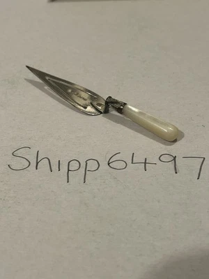 Halmarked Silver And Mother Of Pearl Vintage Bookmark - Immagine 1 di 4