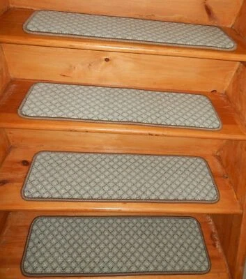 ALFOMBRA TEJIDA DE LANA CON PELDAÑOS DE ESCALERA DE 9" X 30" 14 PASOS. Foto 1 de 4