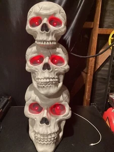 Vintage Seasons Halloween 28" Stacked Skulls led Blinking Lights Animated voice - Picture 1 of 11