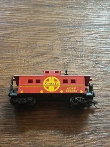 Life Like HO Scale TRAIN CAR Horn Hook SANTA FE ATSF Red Yellow 999850 - Picture 1 of 11