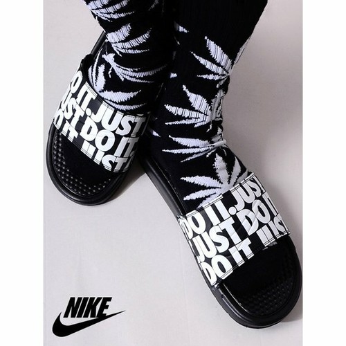 SLIDES STAMPA NIKE BENASSI JDI TAGLIA UK 4 5 EUR 37 5 (631261 024) NERO BIANCO