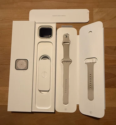 Apple Watch 8 GPS Starlight Alu 45mm, Starlight Silicon Band - sehr gut - - Bild 1 von 2
