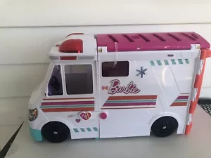 Barbie Care Clinic veicolo ambulanza testato - Foto 1 di 6