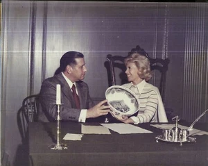 Dinah Shore Mate Color Foto 20.3X25.4cm Raro Foto De Su Estate - Picture 1 of 1