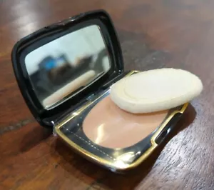 Maybelline Revitalizing Translucent Medium Pressed Powder with sunscreen 595P-02 - Picture 1 of 5