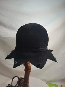 Vintage Black Glamour Felts Wool Cloche Flapper Hat Beading & Scalloped Brim - Picture 1 of 13