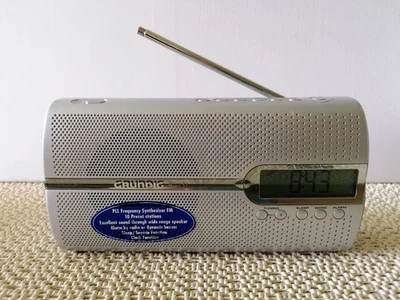 GRUNDIG MUSIC BOY 51 RP 5201 PLL Tragbarer Radiowecker SILBER - Bild 1 von 4