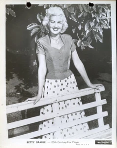 Betty Grable Original 8x10" Key Book Photo A9835 - Picture 1 of 1