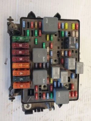 Двигатель коробка предохранителей подходит для пикапа 00-02 SIERRA 1500 413250 - Изображение 1 из 4