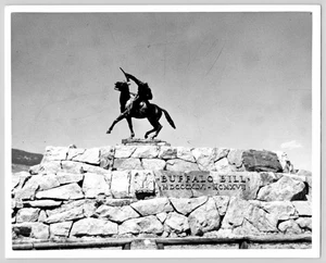 Buffalo Bill Statue Monument Cody Wyoming 1847-1917 Vintage B&W Photo 8" x 10" - Picture 1 of 5