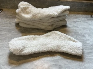 NWOT Women’s Fuzzy Cozy White Micro Crew Socks Bundle Of 6 Pairs - Picture 1 of 3