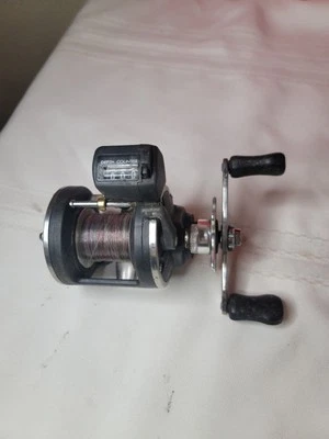 Carrete de pesca con contador de línea convector Okuma DOBLE MANGO CV-15D ver descripción Foto 1 de 4