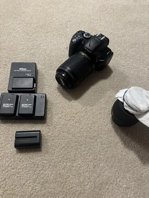 Cámara Nikon D5200 24,1 MP DSLR - (Kit con lente AF-S DX G VR 18-55 mm y 55-210 m) Foto 1 de 4