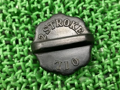 Tapa depósito aceite Kawasaki KH400 original. También disponible: KH250. Pieza original. N... Foto 1 de 4