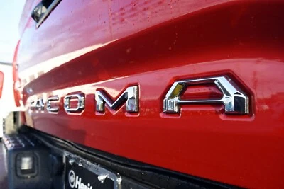 Puerta trasera 3D elevada letras de doble capa para Toyota Tacoma 2016-2019 cromo negro Foto 1 de 4