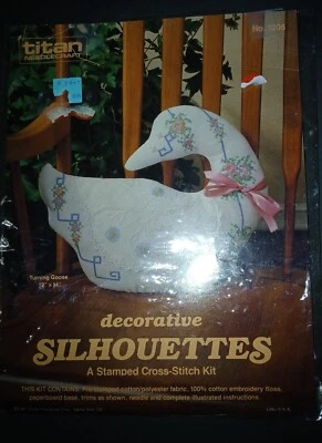 Siluetas decorativas de ganso de punto de cruz estampadas Titan Needlecraft vintage J22 Foto 1 de 4