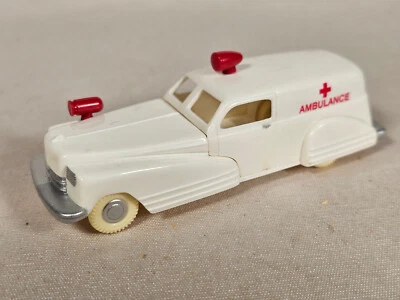Dimestore Dreams Ambulance • Copyright 2000 •  Plastic 1:43 - Image 1 of 4