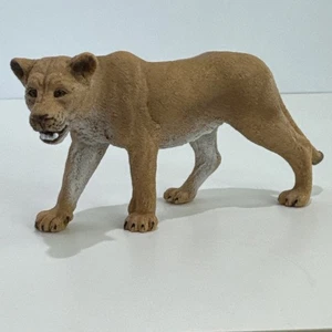 Schleich Lioness Figure 2013 Female Lion 4” Realistic Wildlife Animal Toy - Picture 1 of 9