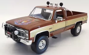Greenlight 1/18 Scale 13560 - 1982 GMC K-250 Sierra Grande Lee Majors Fall Guy - Picture 1 of 7