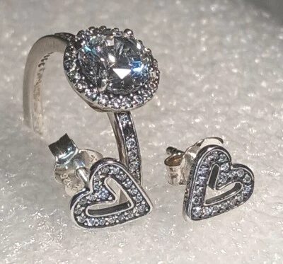 Anillo de halo redondo Pandora más aretes de corazón  Foto 1 de 4