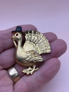 Vintage Thanksgiving Türkei Brosche Anstecknadel goldfarben mit schwarzem Pilgerhut - Bild 1 von 8