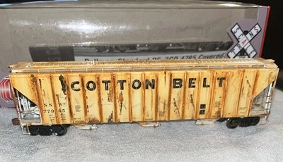HO Scale Scaletrains Custom Weathered Cotton Belt Covered Hopper. - Image 1 of 4