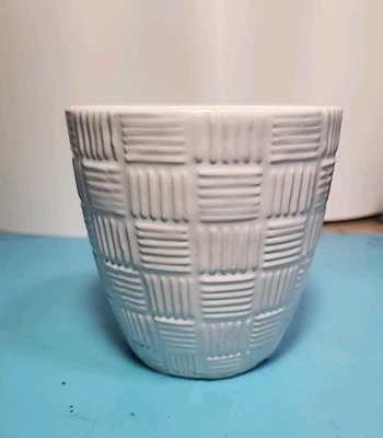 Vaso de flores de cerâmica branca natural, 4 de altura X 4 de diâmetro, ligeiramente usado - Imagem 1 de 4