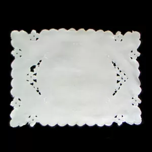 Lovely Vintage Linen Centerpiece, 10" x 13-3/4" Floral Pattern, Openwork, Mint - Picture 1 of 5