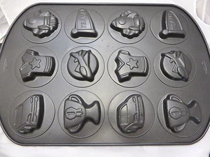 Wilton Ultra Backformen 12 Hohlraum Keksform Junge Sportwagen Rakete Team Blatt - Bild 1 von 3