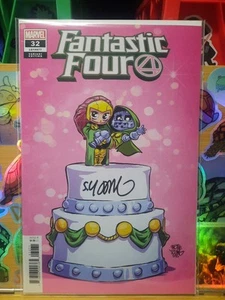 Fantastic Four #32  Variant Edition Skottie Young Signed With COA !! VF/NM!! - Picture 1 of 19