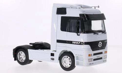Welly Mercedes Actros White 1:32 - Image 1 of 1