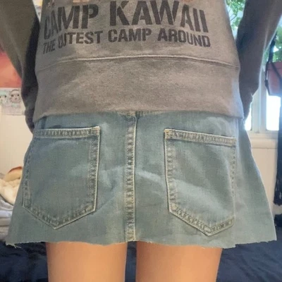 Mini denim de tiro bajo envejecido lavado ligero Missguided reciclado talla 6 Foto 1 de 4