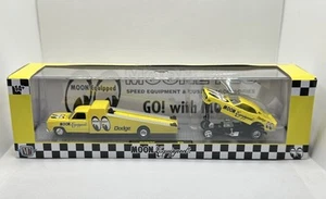 M2 Mooneyes Hauler 1974 Dodge Truck & 1971 Dodge Challenger Funny Car R78 1/64 - Picture 1 of 6