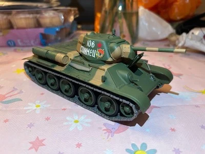 Minichamps Soviet T34/76 Leningrad Front 1943 - Image 1 of 4