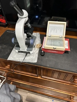 Microscopio compuesto portátil para estudiantes AmScope M150C 40x-1000x Foto 1 de 3