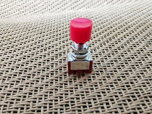 Precision Latching SPDT ON-ON Push Button Switch w Red Cap for 9v-12v-120v-250V - Imagen 1 de 5