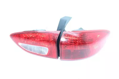 06-07 SUBARU B9 TRIBECA LUZ TRASERA DERECHA Y LUZ TRASERA INTERIOR Q2186 Foto 1 de 4