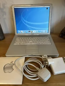 Vintage Apple iBook G3 A1007 2002 mit Stromkabel, Discs Sammlerstück - Bild 1 von 12