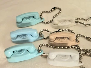 6 Vintage Prinzessin Telefon Schlüsselanhänger Lot Sammlerstück EUC Türkis Barbie MCM - Bild 1 von 7