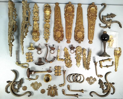 Lot FERRURES de MEUBLES Ornements Paterres POIGNEES Bronze Laiton Doré  P5 - Photo 1/4