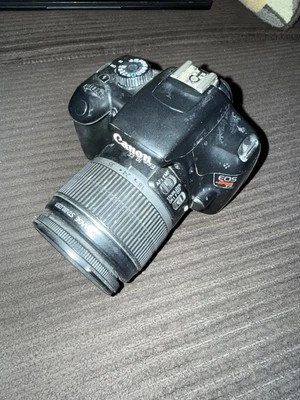 Cámara digital Canon EOS Rebel T3i SLR con lente EF-S 18-55 mm sin cargador Foto 1 de 4