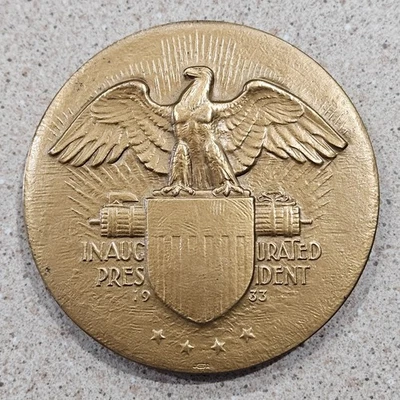 Franklin Delano Roosevelt 1933 inaugurado primer término escudo de águila medallón JRS Foto 1 de 4